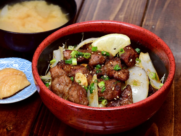 丼屋 もくもく>