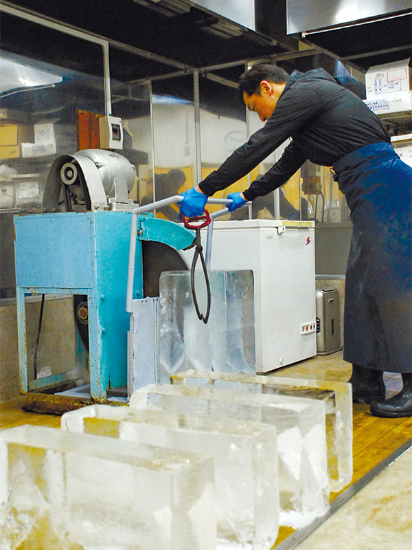 まちの氷屋さんが創業100年熱中症対策グッズを進呈 - 武田商店 / 旭川・道北のニュース [ライナーウェブ]